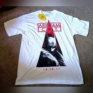 Batman Arkham City White SS Graphic T-shirt Men's Size Large NWT